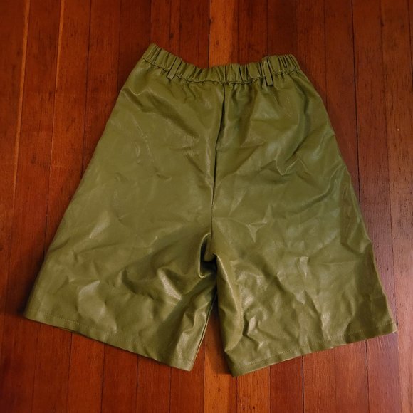 Avocado Green Vegan Leather Shorts w Pockets - sz Small - Picture 3 of 6